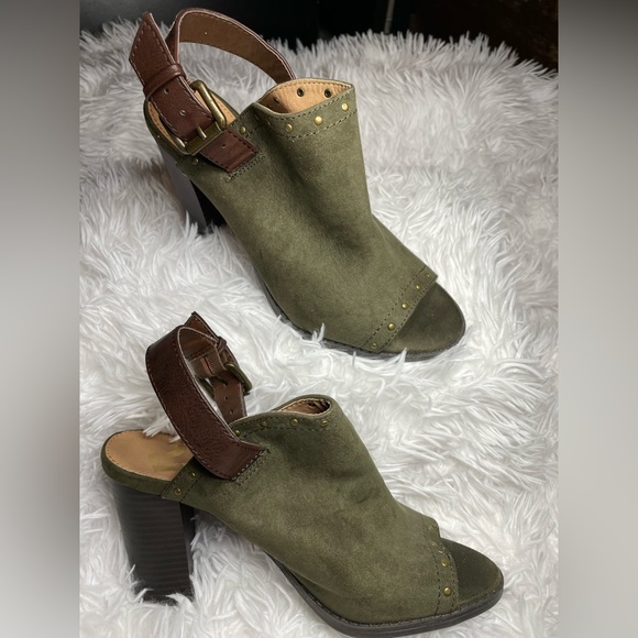 Report Shoes - Olive green peep toe suede heels gold studs | Size 6
